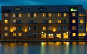 Holiday Inn Express Cardiff Bay By Ihg